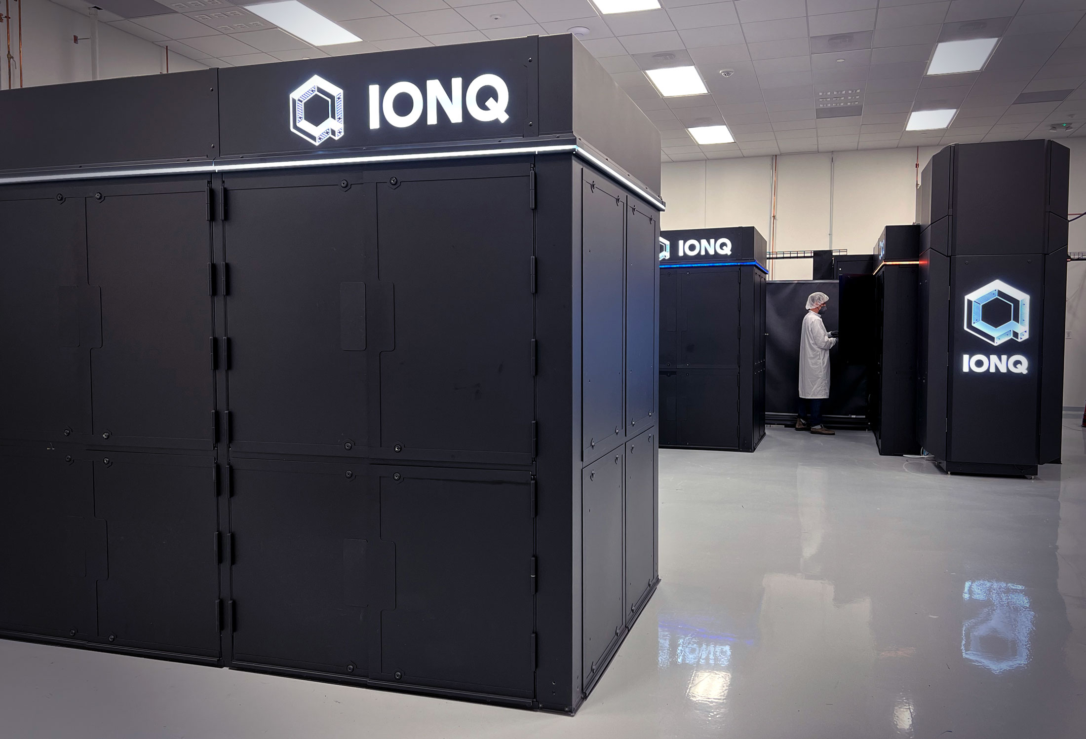IonQ Forte quantum computer in IonQ’s College Park data centre, official IonQ photograph, source: IonQ newsroom